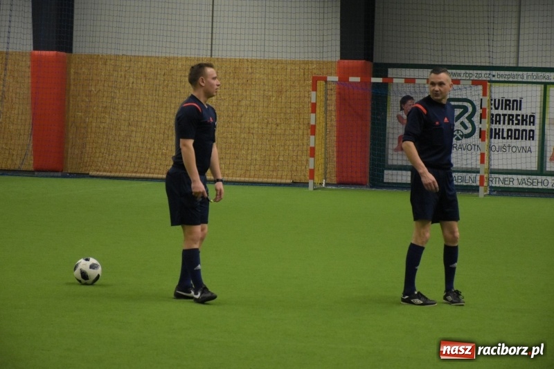 Zdjęcie w galerii na portalu naszraciborz.pl: LKS Tworków z Pucharem Wójta w Halowym Turnieju Piłki Nożnej  wiadomości z regionu