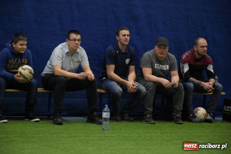 Zdjęcie w galerii na portalu naszraciborz.pl: LKS Tworków z Pucharem Wójta w Halowym Turnieju Piłki Nożnej  wiadomości z regionu
