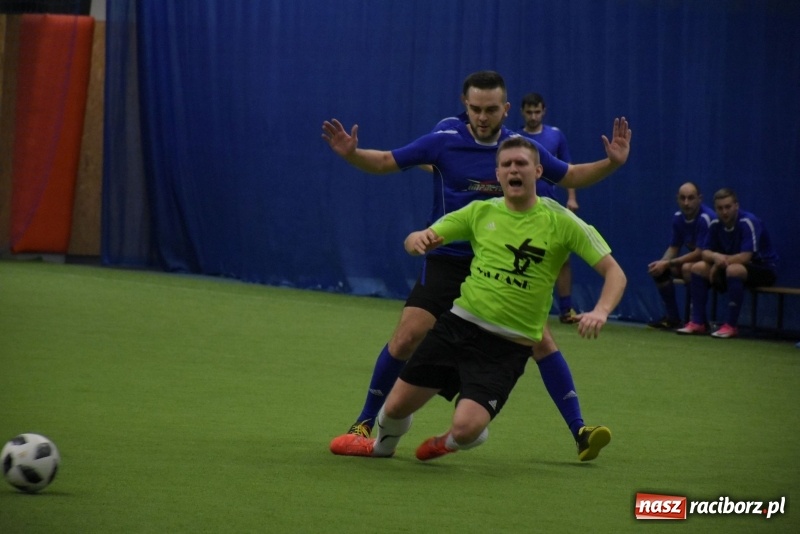 Zdjęcie w galerii na portalu naszraciborz.pl: LKS Tworków z Pucharem Wójta w Halowym Turnieju Piłki Nożnej  wiadomości z regionu