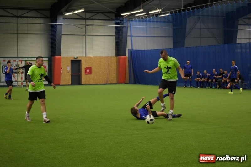 Zdjęcie w galerii na portalu naszraciborz.pl: LKS Tworków z Pucharem Wójta w Halowym Turnieju Piłki Nożnej  wiadomości z regionu