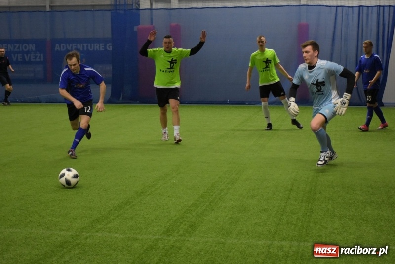 Zdjęcie w galerii na portalu naszraciborz.pl: LKS Tworków z Pucharem Wójta w Halowym Turnieju Piłki Nożnej  wiadomości z regionu