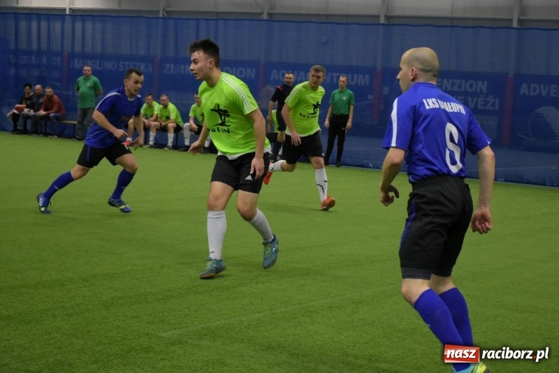 Zdjęcie w galerii na portalu naszraciborz.pl: LKS Tworków z Pucharem Wójta w Halowym Turnieju Piłki Nożnej  wiadomości z regionu