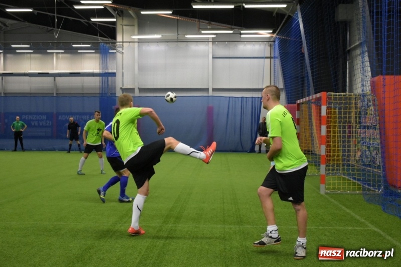 Zdjęcie w galerii na portalu naszraciborz.pl: LKS Tworków z Pucharem Wójta w Halowym Turnieju Piłki Nożnej  wiadomości z regionu