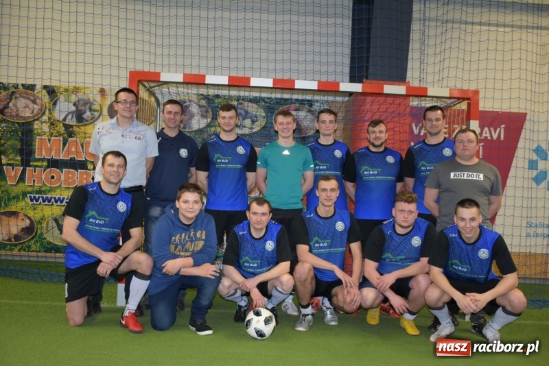 Zdjęcie w galerii na portalu naszraciborz.pl: LKS Tworków z Pucharem Wójta w Halowym Turnieju Piłki Nożnej  wiadomości z regionu