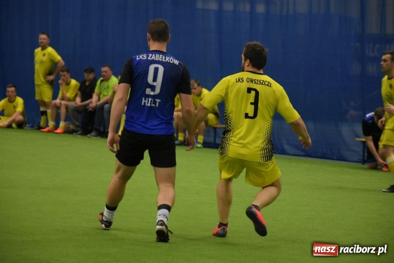 Zdjęcie w galerii na portalu naszraciborz.pl: LKS Tworków z Pucharem Wójta w Halowym Turnieju Piłki Nożnej  wiadomości z regionu