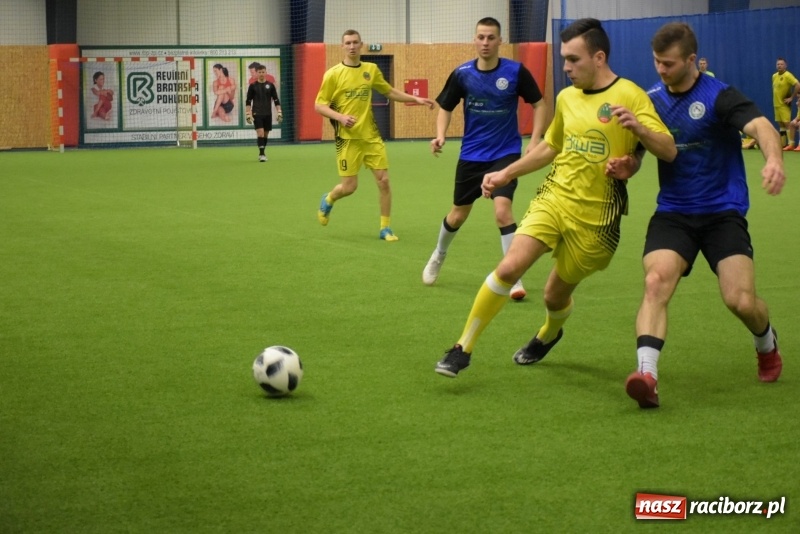 Zdjęcie w galerii na portalu naszraciborz.pl: LKS Tworków z Pucharem Wójta w Halowym Turnieju Piłki Nożnej  wiadomości z regionu