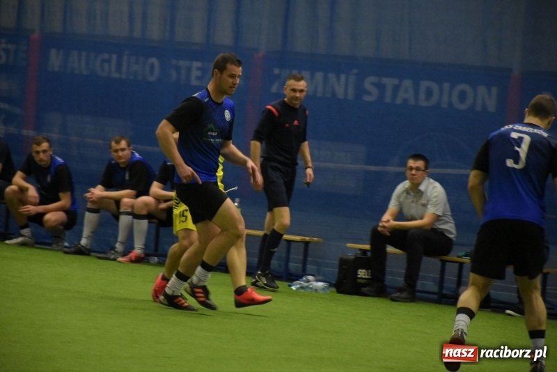 Zdjęcie w galerii na portalu naszraciborz.pl: LKS Tworków z Pucharem Wójta w Halowym Turnieju Piłki Nożnej  wiadomości z regionu