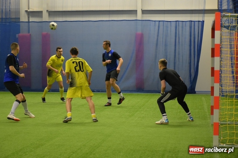 Zdjęcie w galerii na portalu naszraciborz.pl: LKS Tworków z Pucharem Wójta w Halowym Turnieju Piłki Nożnej  wiadomości z regionu