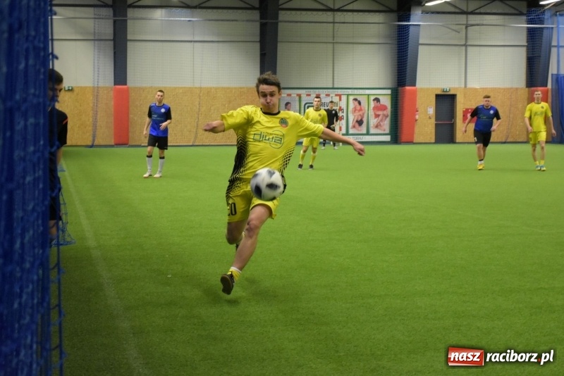Zdjęcie w galerii na portalu naszraciborz.pl: LKS Tworków z Pucharem Wójta w Halowym Turnieju Piłki Nożnej  wiadomości z regionu