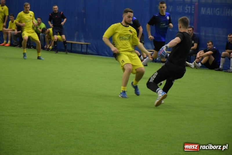 Zdjęcie w galerii na portalu naszraciborz.pl: LKS Tworków z Pucharem Wójta w Halowym Turnieju Piłki Nożnej  wiadomości z regionu