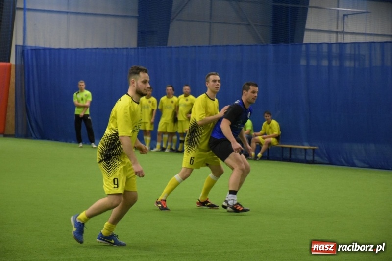 Zdjęcie w galerii na portalu naszraciborz.pl: LKS Tworków z Pucharem Wójta w Halowym Turnieju Piłki Nożnej  wiadomości z regionu