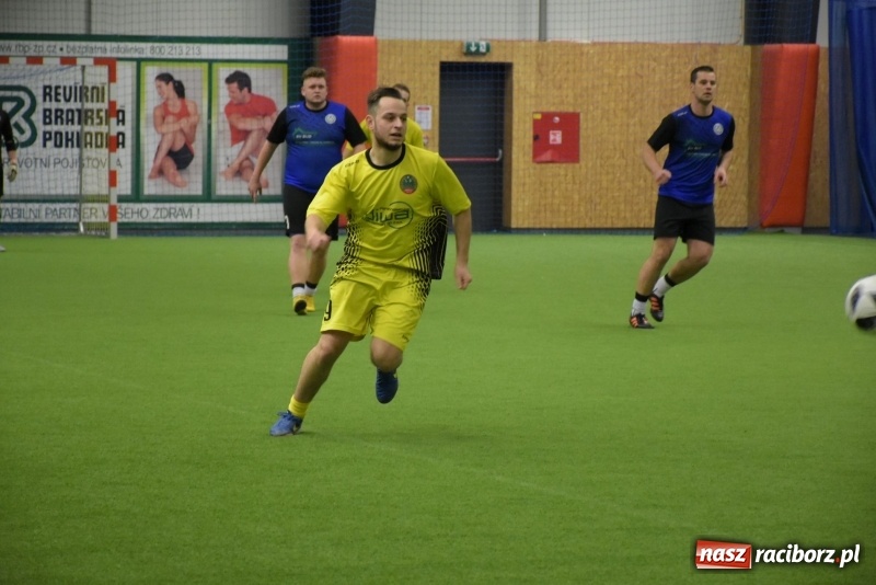 Zdjęcie w galerii na portalu naszraciborz.pl: LKS Tworków z Pucharem Wójta w Halowym Turnieju Piłki Nożnej  wiadomości z regionu