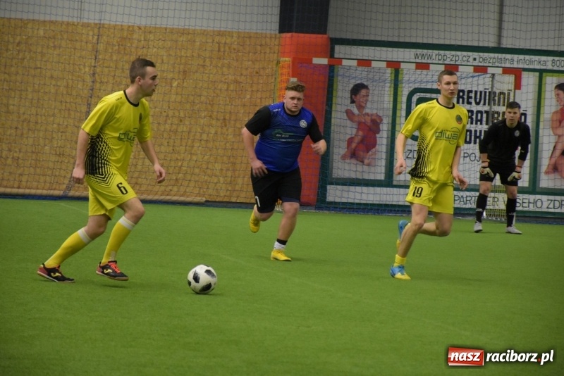 Zdjęcie w galerii na portalu naszraciborz.pl: LKS Tworków z Pucharem Wójta w Halowym Turnieju Piłki Nożnej  wiadomości z regionu