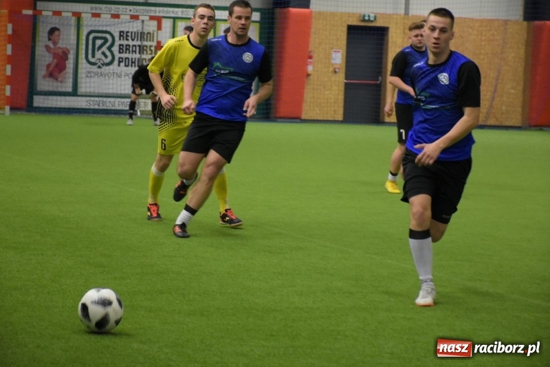 Zdjęcie w galerii na portalu naszraciborz.pl: LKS Tworków z Pucharem Wójta w Halowym Turnieju Piłki Nożnej  wiadomości z regionu
