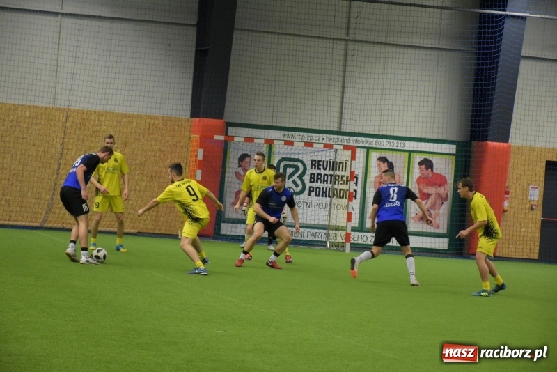 Zdjęcie w galerii na portalu naszraciborz.pl: LKS Tworków z Pucharem Wójta w Halowym Turnieju Piłki Nożnej  wiadomości z regionu