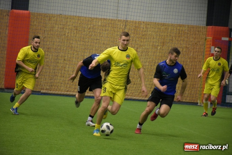 Zdjęcie w galerii na portalu naszraciborz.pl: LKS Tworków z Pucharem Wójta w Halowym Turnieju Piłki Nożnej  wiadomości z regionu
