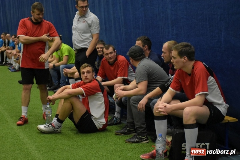 Zdjęcie w galerii na portalu naszraciborz.pl: LKS Tworków z Pucharem Wójta w Halowym Turnieju Piłki Nożnej  wiadomości z regionu