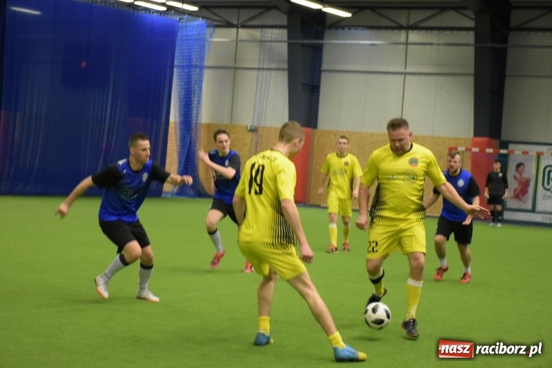 Zdjęcie w galerii na portalu naszraciborz.pl: LKS Tworków z Pucharem Wójta w Halowym Turnieju Piłki Nożnej  wiadomości z regionu