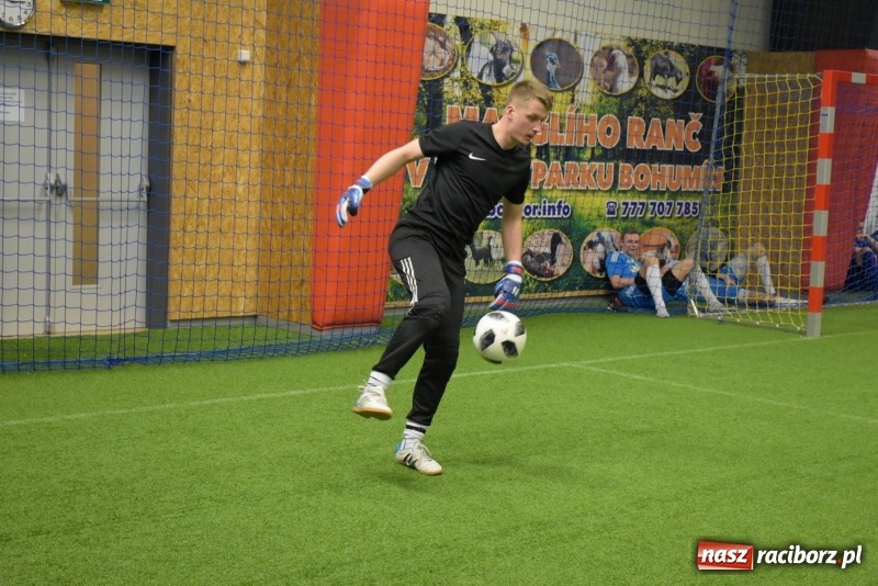 Zdjęcie w galerii na portalu naszraciborz.pl: LKS Tworków z Pucharem Wójta w Halowym Turnieju Piłki Nożnej  wiadomości z regionu