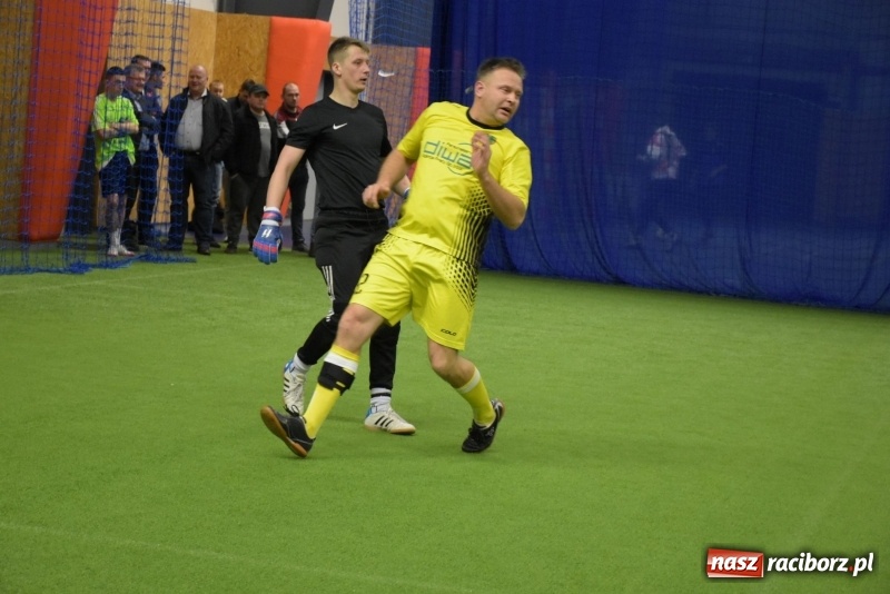 Zdjęcie w galerii na portalu naszraciborz.pl: LKS Tworków z Pucharem Wójta w Halowym Turnieju Piłki Nożnej  wiadomości z regionu
