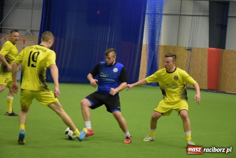 Zdjęcie w galerii na portalu naszraciborz.pl: LKS Tworków z Pucharem Wójta w Halowym Turnieju Piłki Nożnej  wiadomości z regionu