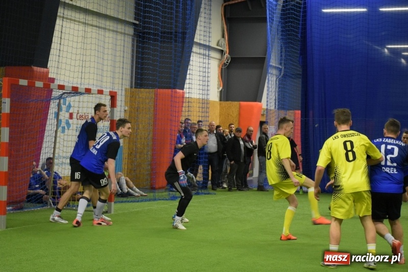 Zdjęcie w galerii na portalu naszraciborz.pl: LKS Tworków z Pucharem Wójta w Halowym Turnieju Piłki Nożnej  wiadomości z regionu