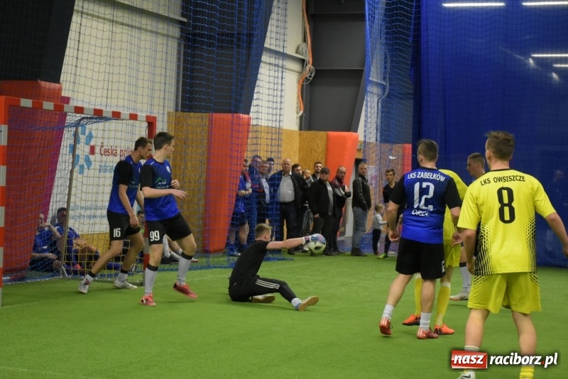Zdjęcie w galerii na portalu naszraciborz.pl: LKS Tworków z Pucharem Wójta w Halowym Turnieju Piłki Nożnej  wiadomości z regionu