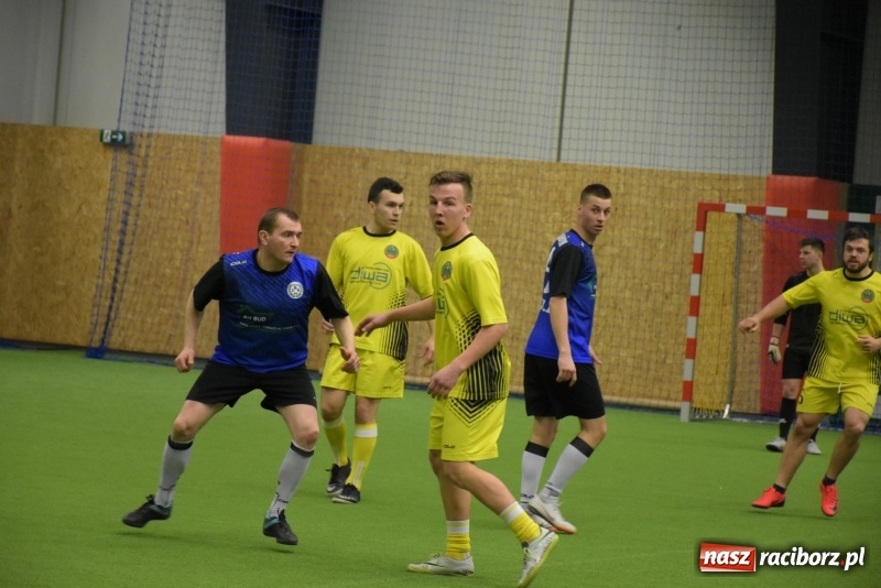 Zdjęcie w galerii na portalu naszraciborz.pl: LKS Tworków z Pucharem Wójta w Halowym Turnieju Piłki Nożnej  wiadomości z regionu