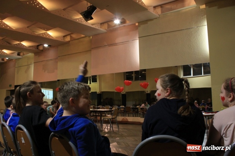 Zdjęcie w galerii na portalu naszraciborz.pl: Biwak Walentynkowy w krzanowickim MOK wiadomości z regionu