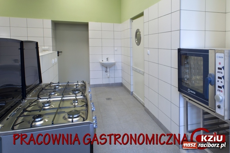 Zdjęcie w galerii na portalu naszraciborz.pl: Uczniowie stażyści z CKZiU nr 1 otrzymają 1600 zł stypendium  wiadomości z regionu