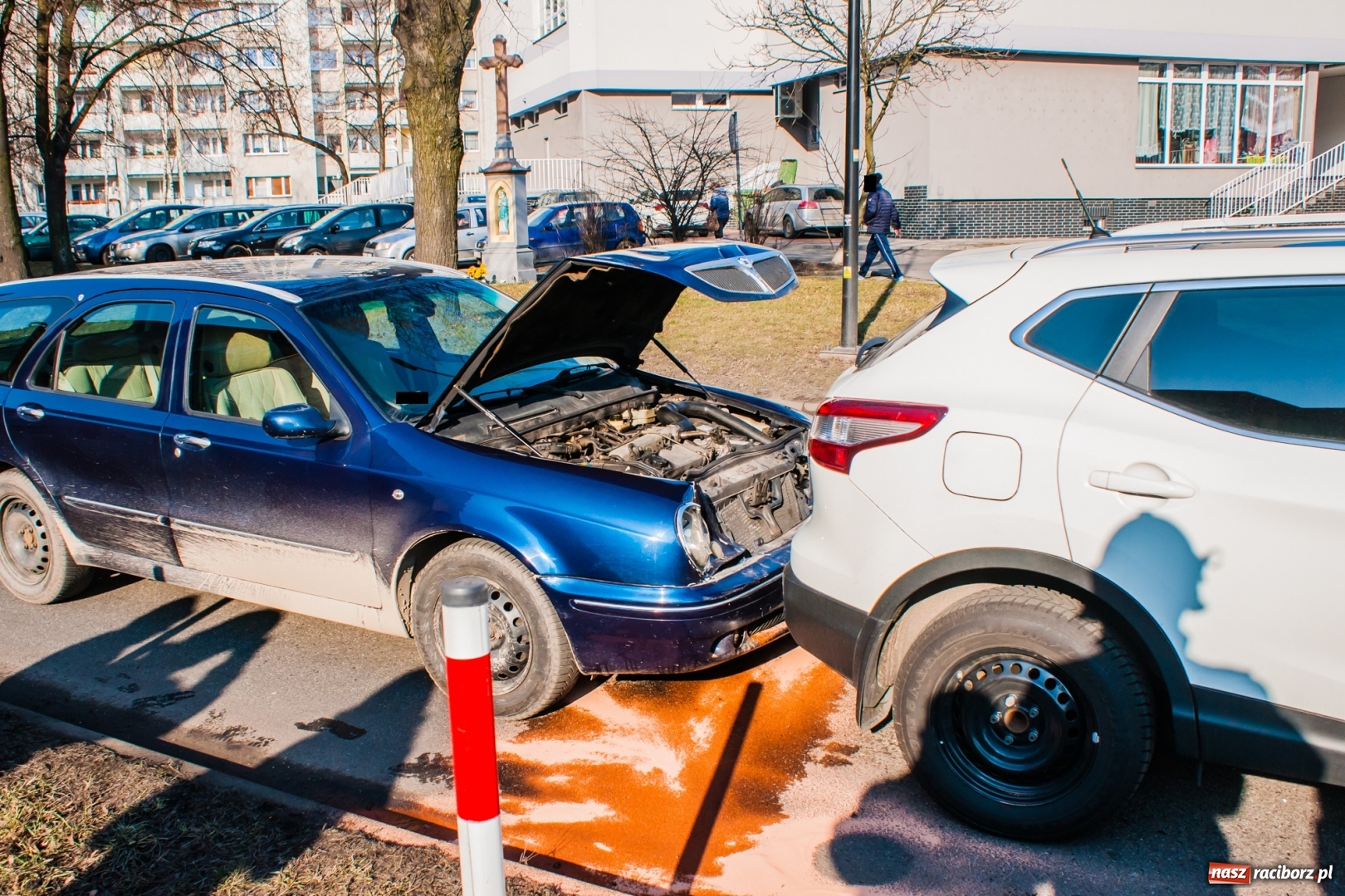 Zdjęcie w galerii na portalu naszraciborz.pl: Kolizja przy Opawskiej. Lancia lybra wjechała w tył nissana wiadomości z regionu