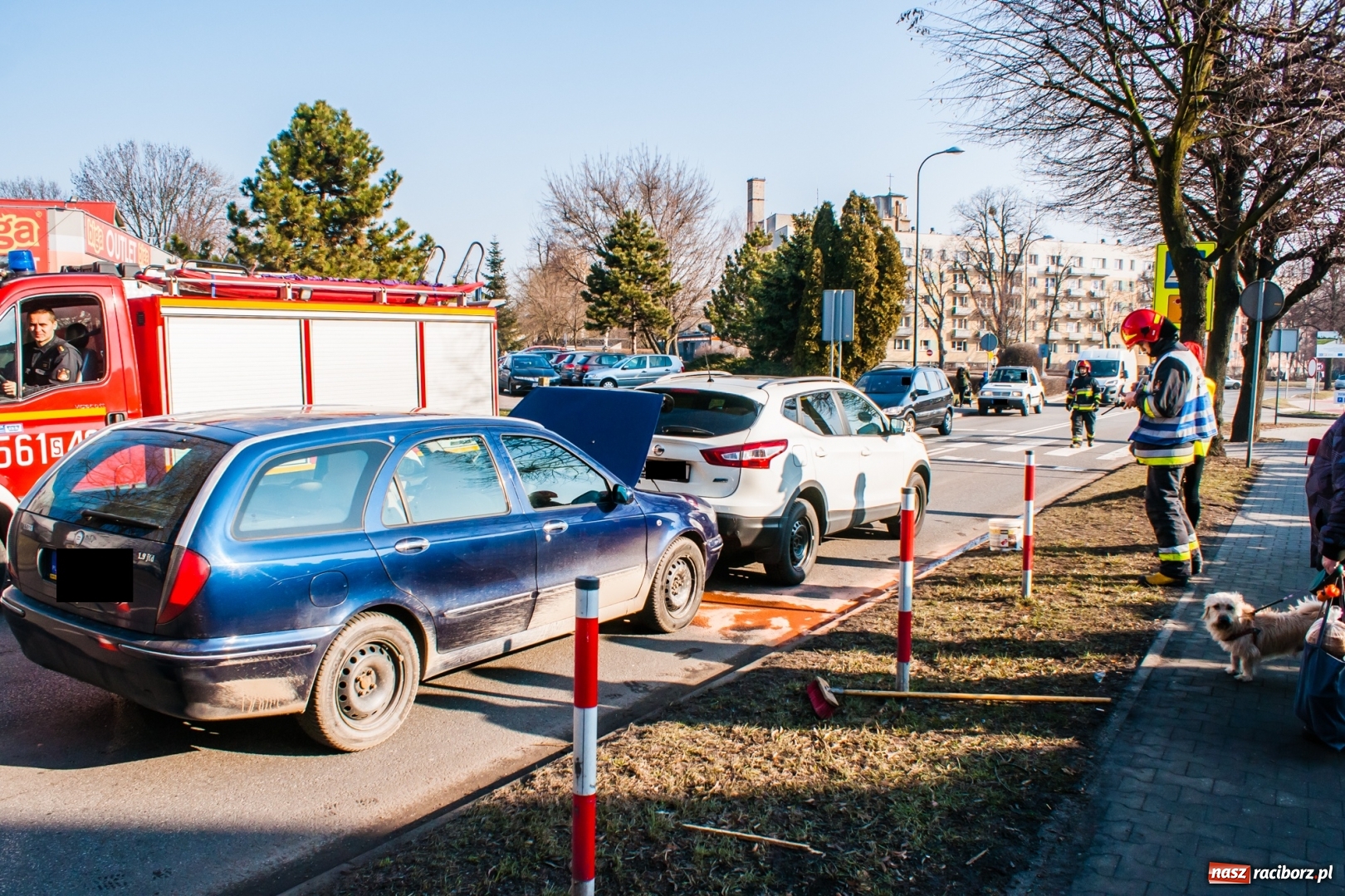 Zdjęcie w galerii na portalu naszraciborz.pl: Kolizja przy Opawskiej. Lancia lybra wjechała w tył nissana wiadomości z regionu