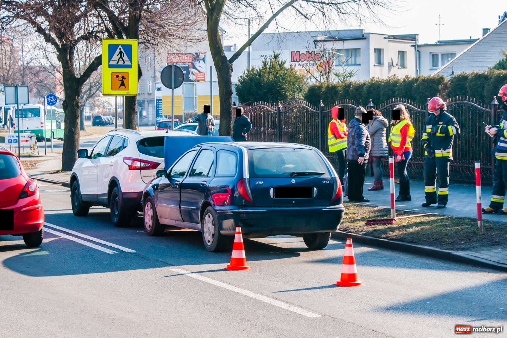 Zdjęcie w galerii na portalu naszraciborz.pl: Kolizja przy Opawskiej. Lancia lybra wjechała w tył nissana wiadomości z regionu