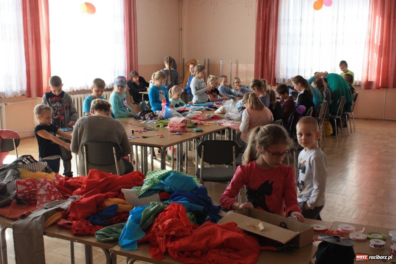 Zdjęcie w galerii na portalu naszraciborz.pl: Z igły nie tylko widły. Warsztaty szycia w Domu Kultury w Bojanowie wiadomości z regionu