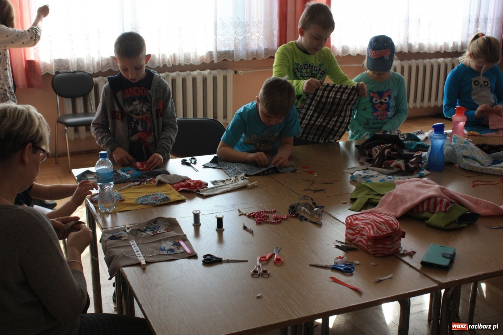 Zdjęcie w galerii na portalu naszraciborz.pl: Z igły nie tylko widły. Warsztaty szycia w Domu Kultury w Bojanowie wiadomości z regionu