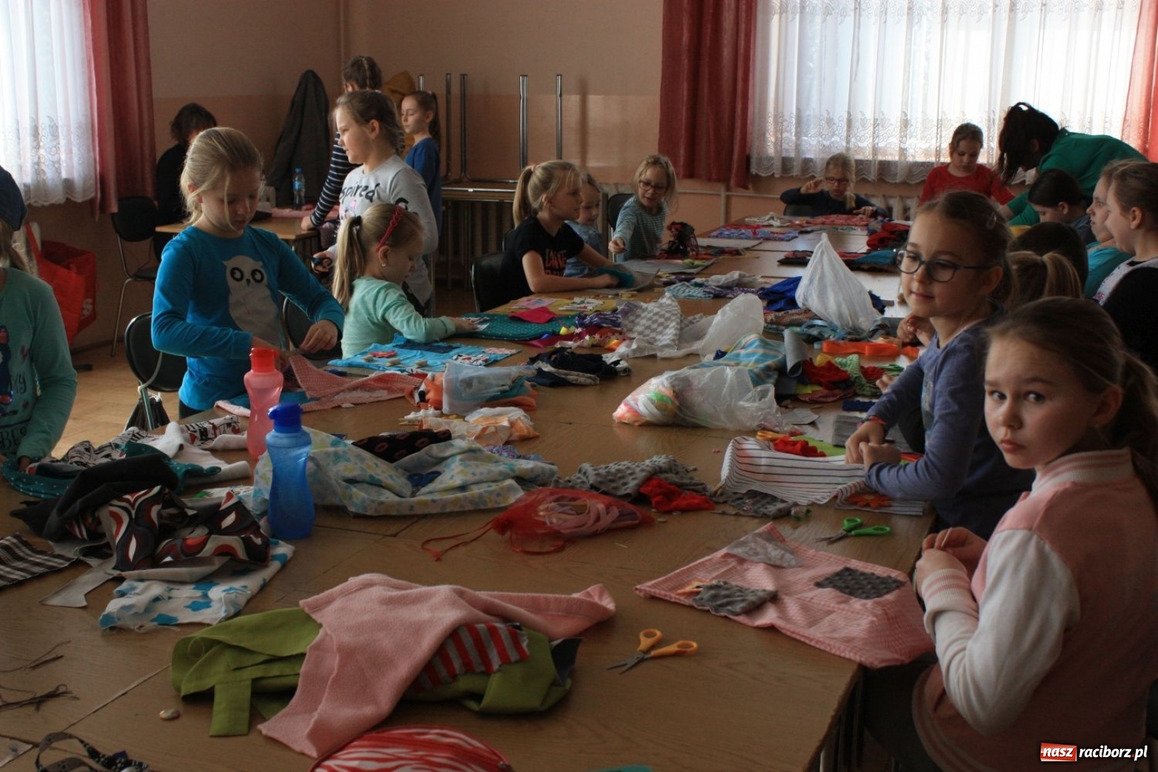 Zdjęcie w galerii na portalu naszraciborz.pl: Z igły nie tylko widły. Warsztaty szycia w Domu Kultury w Bojanowie wiadomości z regionu