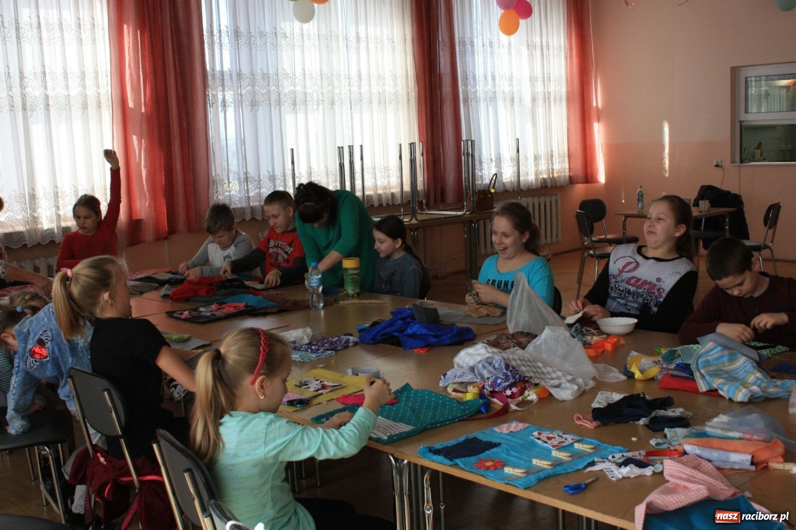 Zdjęcie w galerii na portalu naszraciborz.pl: Z igły nie tylko widły. Warsztaty szycia w Domu Kultury w Bojanowie wiadomości z regionu