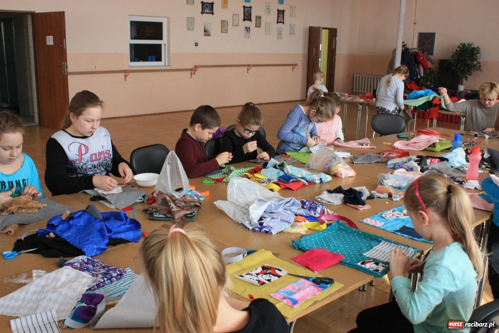 Zdjęcie w galerii na portalu naszraciborz.pl: Z igły nie tylko widły. Warsztaty szycia w Domu Kultury w Bojanowie wiadomości z regionu
