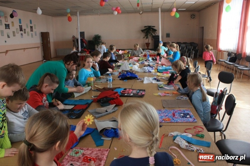 Zdjęcie w galerii na portalu naszraciborz.pl: Z igły nie tylko widły. Warsztaty szycia w Domu Kultury w Bojanowie wiadomości z regionu