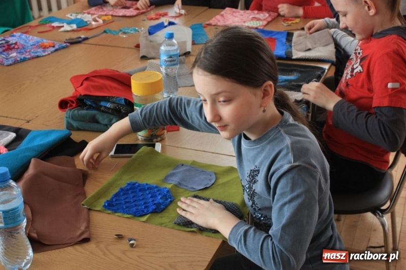 Zdjęcie w galerii na portalu naszraciborz.pl: Z igły nie tylko widły. Warsztaty szycia w Domu Kultury w Bojanowie wiadomości z regionu