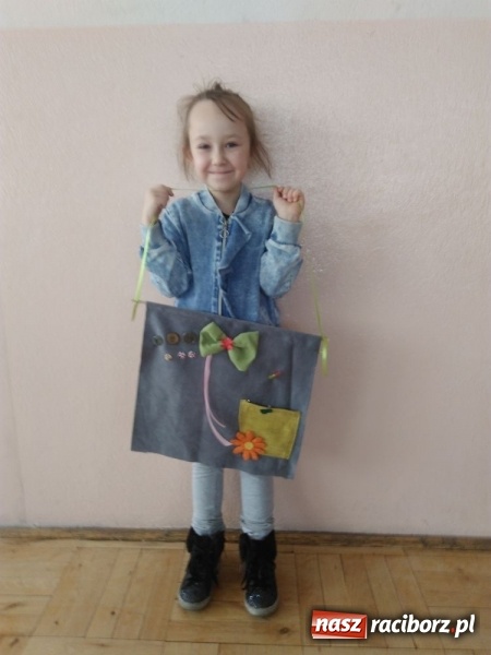 Zdjęcie w galerii na portalu naszraciborz.pl: Z igły nie tylko widły. Warsztaty szycia w Domu Kultury w Bojanowie wiadomości z regionu