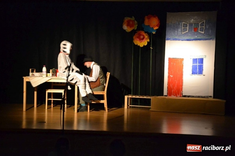 Zdjęcie w galerii na portalu naszraciborz.pl: Jak znalazłem Findusa - premiera spektaklu na Zamku Piastowskim  wiadomości z regionu