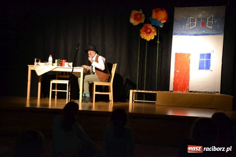 Zdjęcie w galerii na portalu naszraciborz.pl: Jak znalazłem Findusa - premiera spektaklu na Zamku Piastowskim  wiadomości z regionu