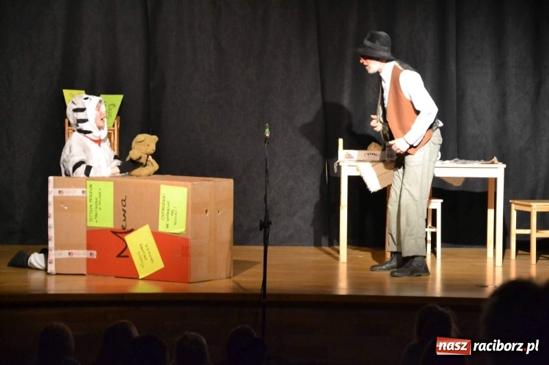 Zdjęcie w galerii na portalu naszraciborz.pl: Jak znalazłem Findusa - premiera spektaklu na Zamku Piastowskim  wiadomości z regionu