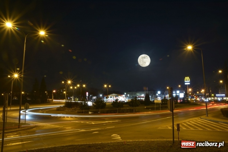 Zdjęcie w galerii na portalu naszraciborz.pl: Super Księżyc 2019 nad Raciborzem!  wiadomości z regionu