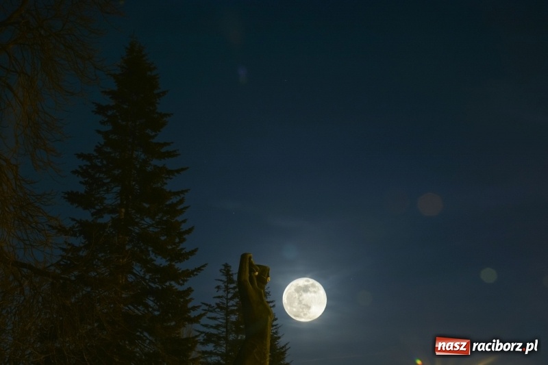Zdjęcie w galerii na portalu naszraciborz.pl: Super Księżyc 2019 nad Raciborzem!  wiadomości z regionu