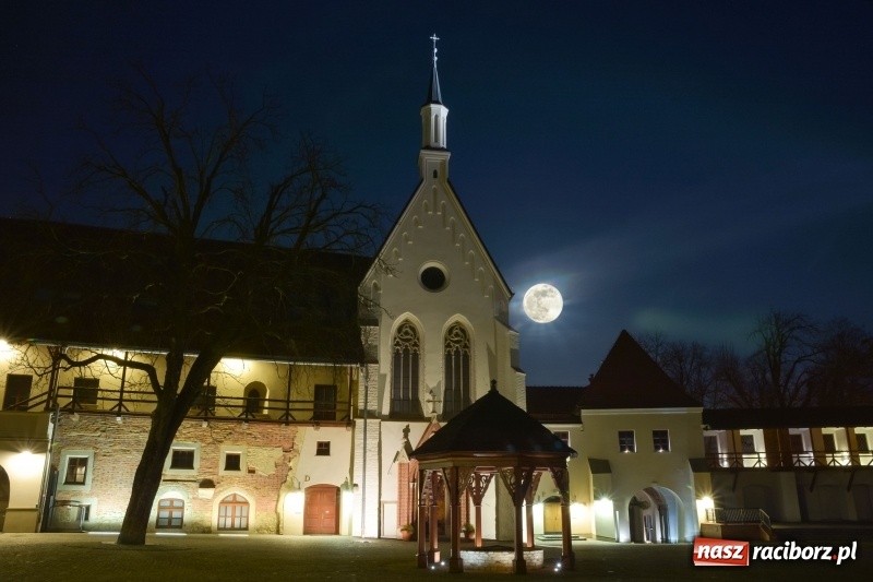 Zdjęcie w galerii na portalu naszraciborz.pl: Super Księżyc 2019 nad Raciborzem!  wiadomości z regionu