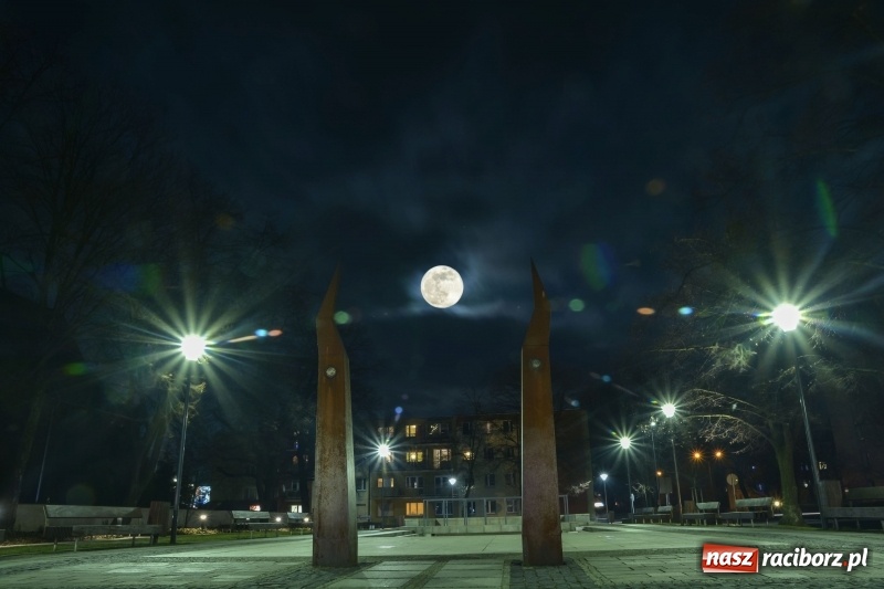 Zdjęcie w galerii na portalu naszraciborz.pl: Super Księżyc 2019 nad Raciborzem!  wiadomości z regionu