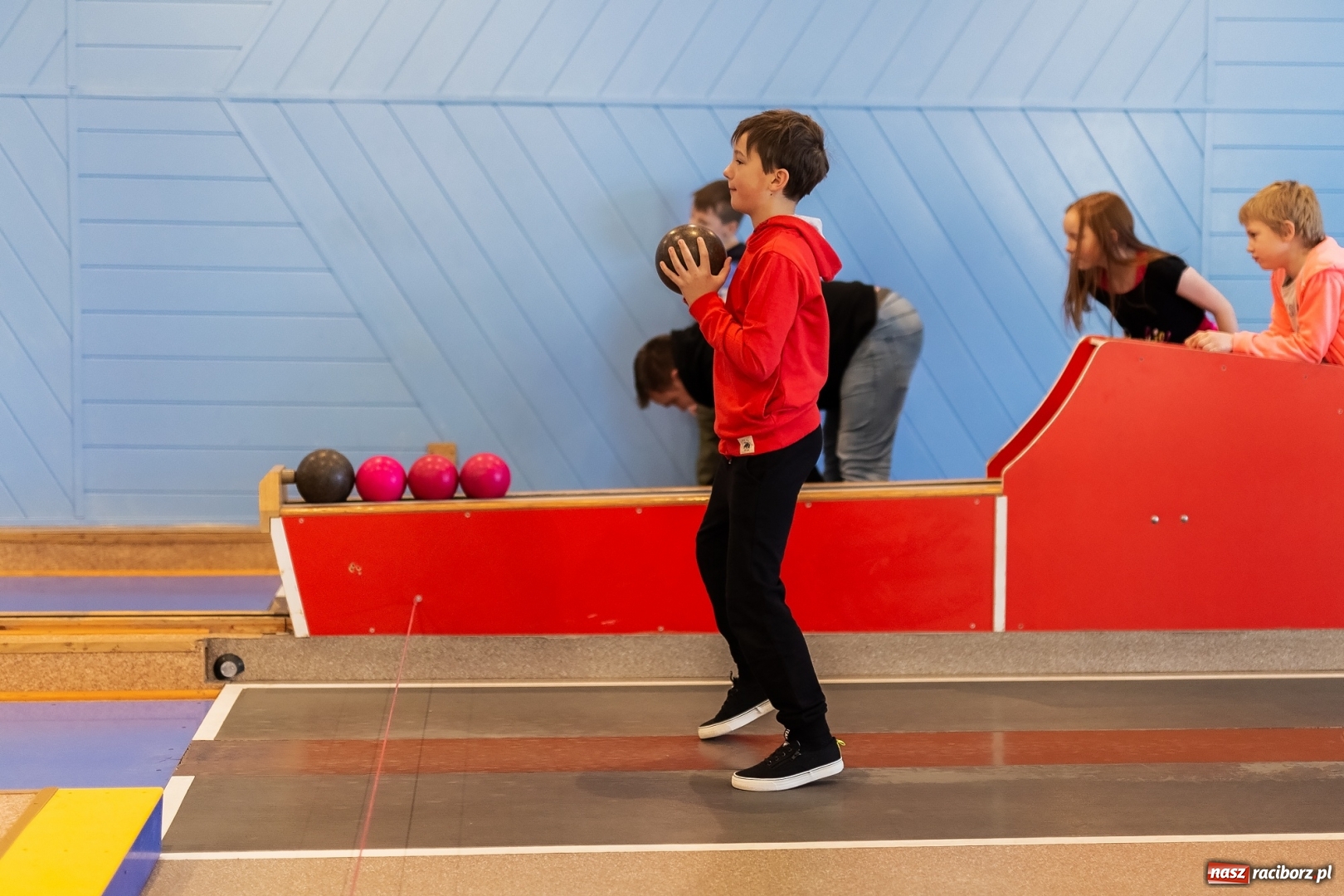 Zdjęcie w galerii na portalu naszraciborz.pl: Turniej kręglarski w ramach akcji Zima w Mieście wiadomości z regionu