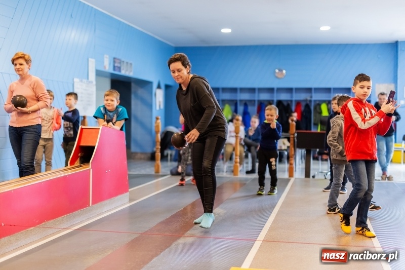 Zdjęcie w galerii na portalu naszraciborz.pl: Turniej kręglarski w ramach akcji Zima w Mieście wiadomości z regionu